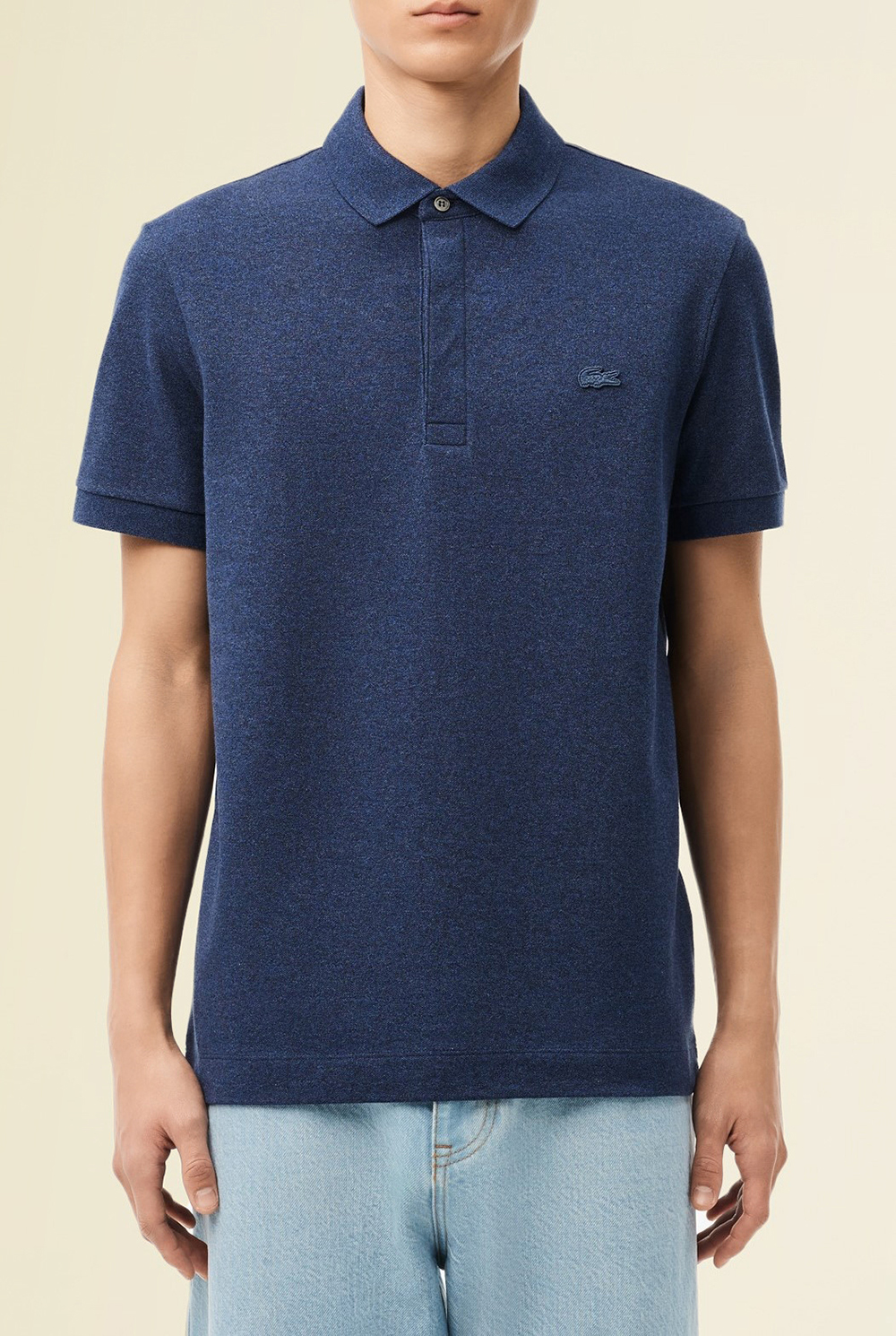 תמונת כל הלוק של חולצת פולו קצרה LACOSTE